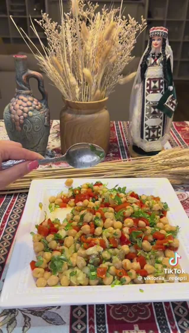 Маринованные грибочки с овощами