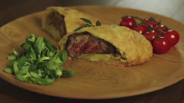 Мясо, запеченное в слоеном тесте, "Славянская трапеза" | ТМ Фростмо