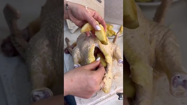 Запечёная УТКА с яблоками...🍏🍎😋    Рецепт в описании ✍️