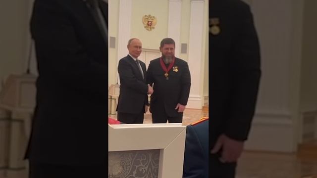 Путин вручил Кадырову орден "За заслуги перед Отечеством" II степени