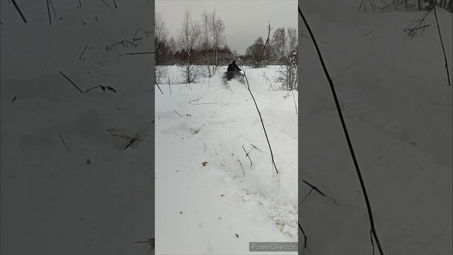 Odes 1000S на заднем.