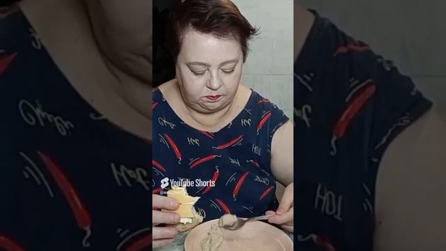 а должна 🤔