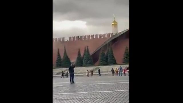 У Кремля ветром снесло строительные леса