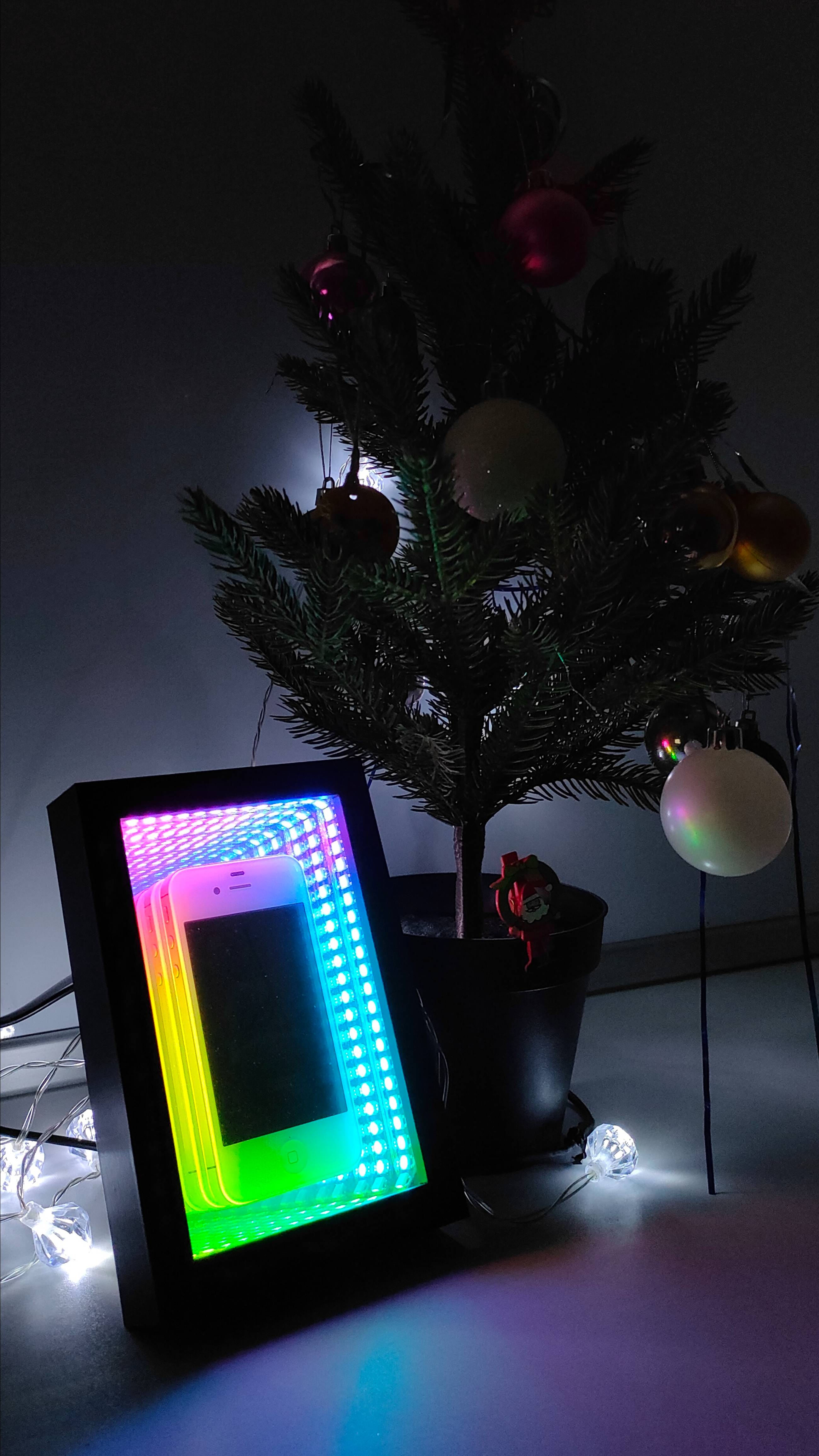 ✨ Светящаяся рамка с iPhone внутри — Магия RGB-цветов у тебя дома! ✨