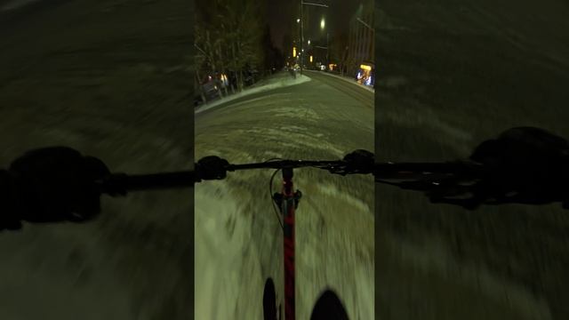 ЗИМОЙ НА ВЕЛОСИПЕД #mtb #оренбург #велосипед #bike #gopro #newyear #зима #зимняярезина #шипы #ночь