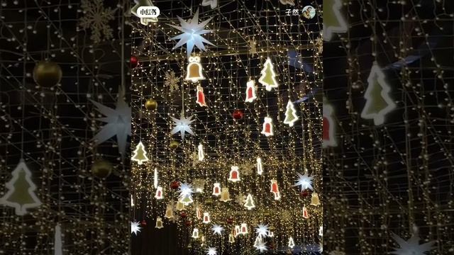 🎁 Новогодняя атмосфера, царящая в торговом центре Чунцина.