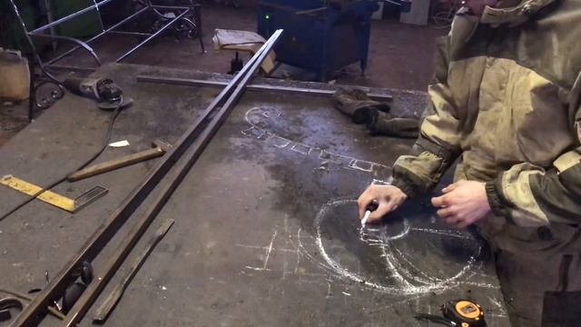 Скамейка качели из металла своими руками. Кованые качели скамейка своими руками. Скамейка качели.
