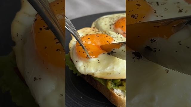 Такой завтрак подарит вам заряд энергии и хорошего настроения 🍳