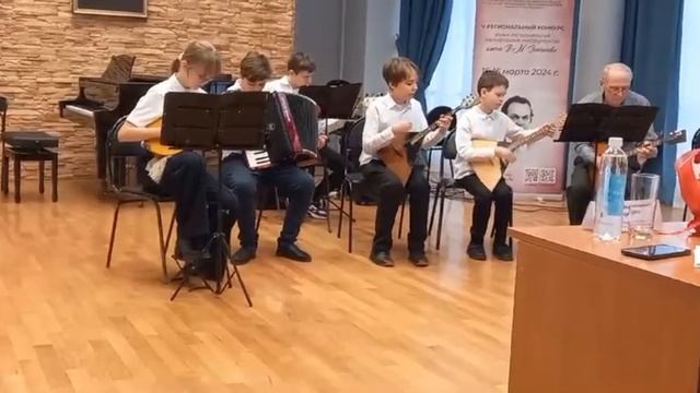 И.Алексеев Мелодия из кинофильма "Девочка, летящая на шаре"
Ансамбль народных инструментов