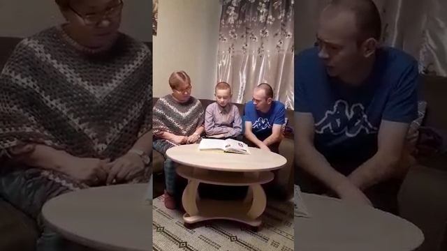 Коми народная сказка "Собака о 8 ногах".Читает семья Егоровых.