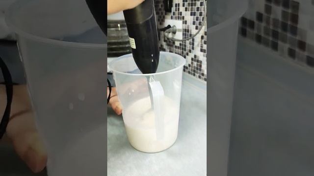 Коктейль😋Молоко,2 банана,мороженное🧚Чьи руки?😂#молочныйкоктейль