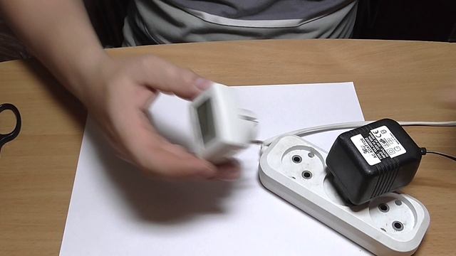 Измеритель напряжения в розетке. И бокс повербанка