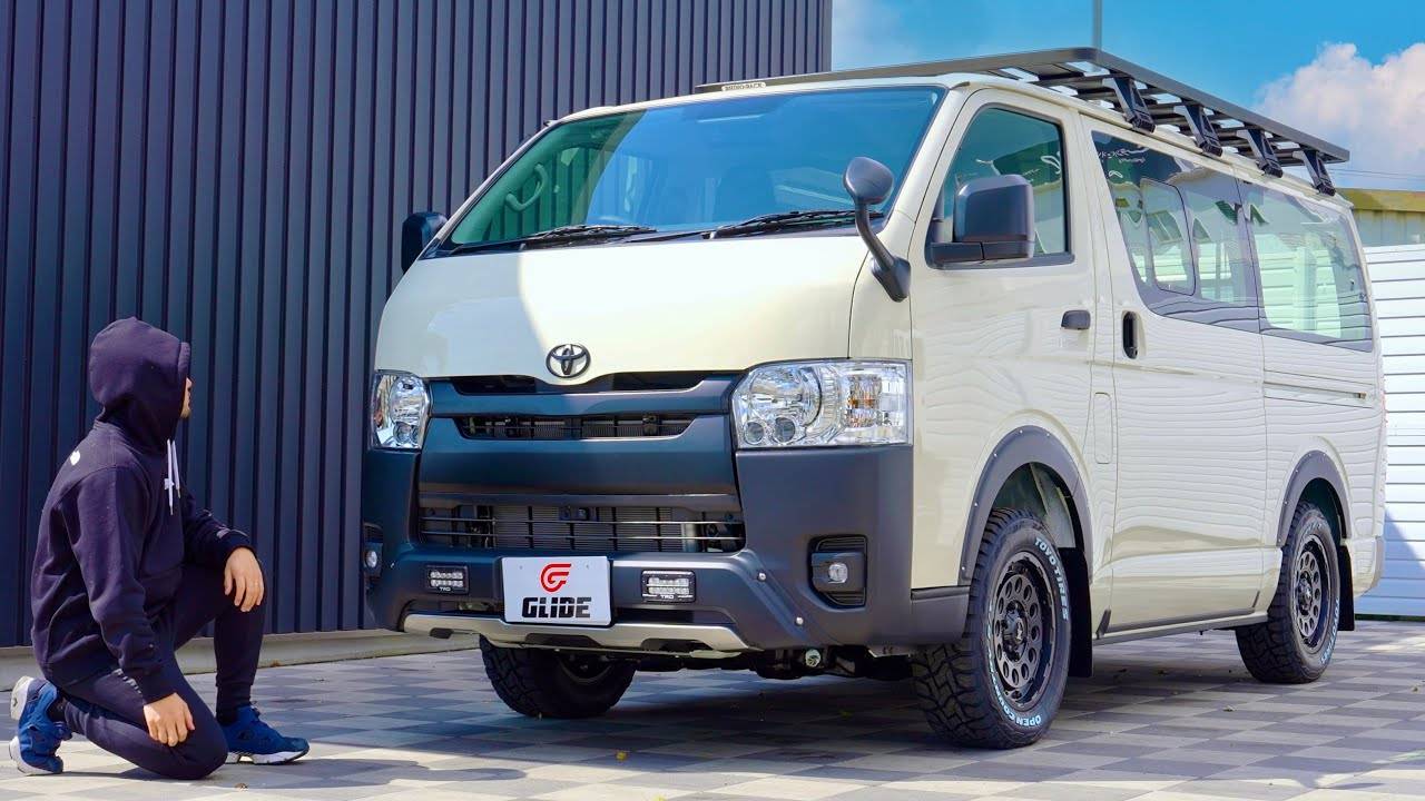 Я купил TOYOTA HIACE 4WD с дизельным двигателем , модель для холодных регионов и бездорожья .