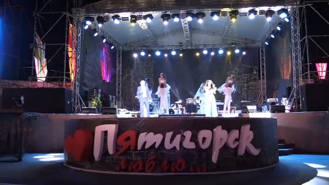 ЕГОР ТРОФИМОВ feat. ЛЮБОВЬ ВАЛЕШНАЯ - "Звезды в лужах" (30.02 COVER) (Live, День горда 09.09.17 г.)