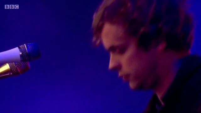 Tame Impala "Why Won´t They Talk To Me" live Glasto 2016