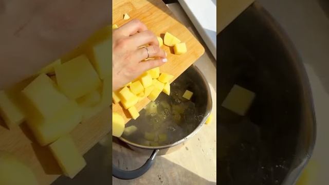 Сырный суп с грибами
.mp4