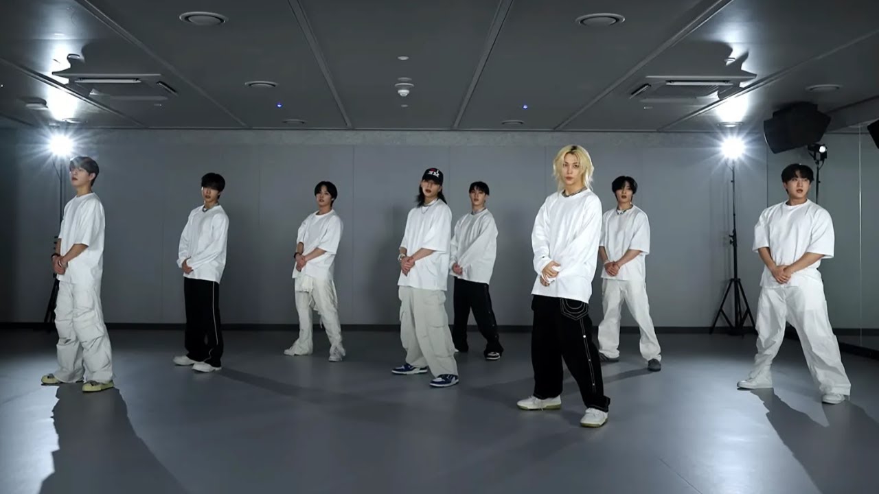 Stray Kids - "Walkin On Water" | Dance Practice [MIRRORED]