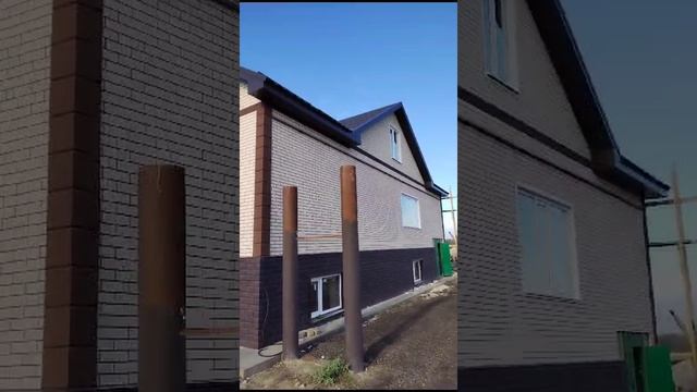 Дом обшитый термопанелями/мраморная крошка