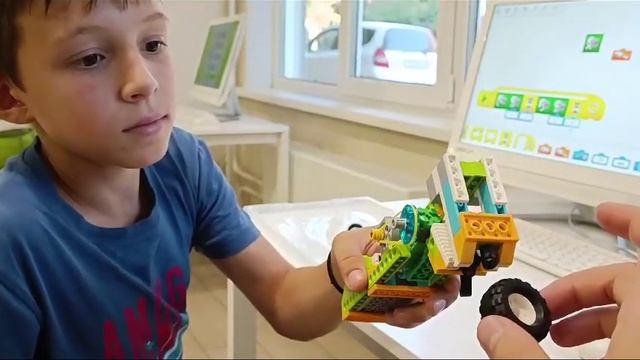 Программирование на Scratch механизмов и роботов из Lego.