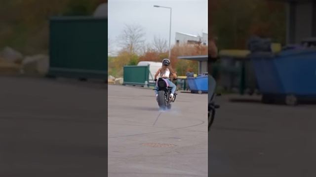 Что творит эта девчонка