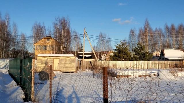 Участок с бытовкой
