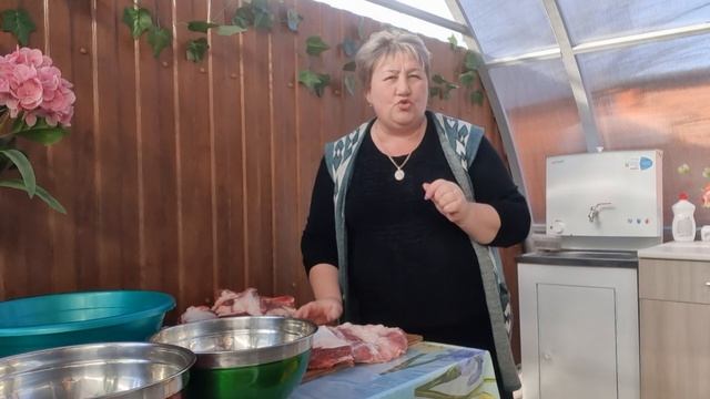 Разделываю и заготавливаю домашнюю говядину.