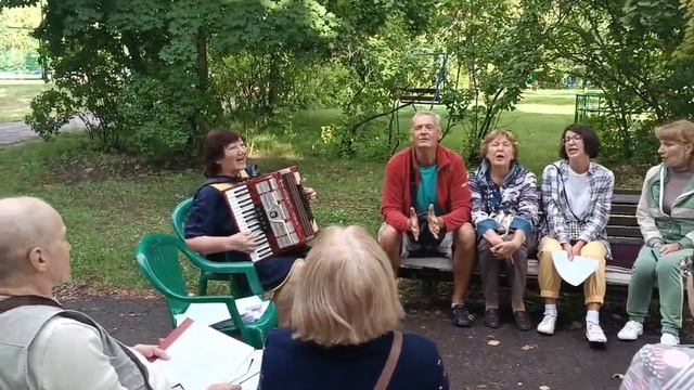 Песня  "Старый клён"  Поют отдыхающие санатория. Видео Светланы Дроботенко