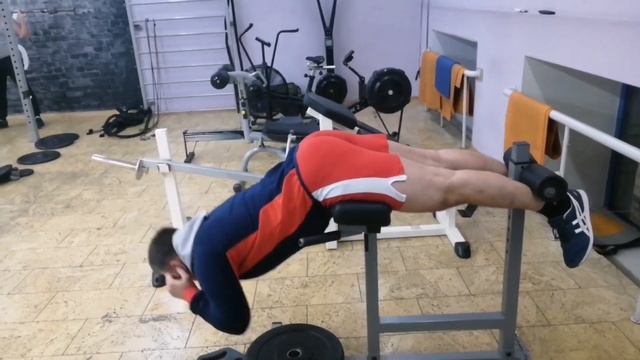 Упражнения на спину на Гиперэкстензия горизонтальная "Крепость" СГ-001 ApolonSport