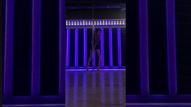 Exotic pole dance Михайлова Дарья. Eden dance studio 141224 (2)