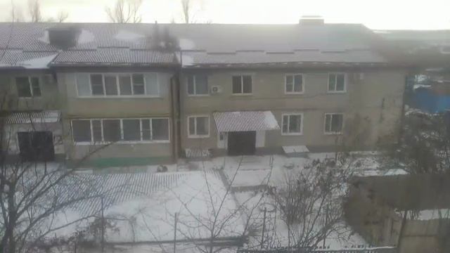 а за окном идёт снег . 
клип примьера