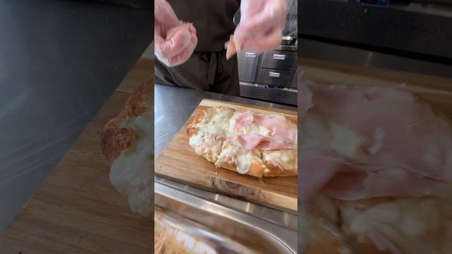 🍕 Соус бешамель, страчетелла и трюфельное масло – пробуем римскую пиццу! #pizza #рецепт