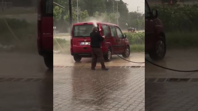 Самое время мыть машину)))