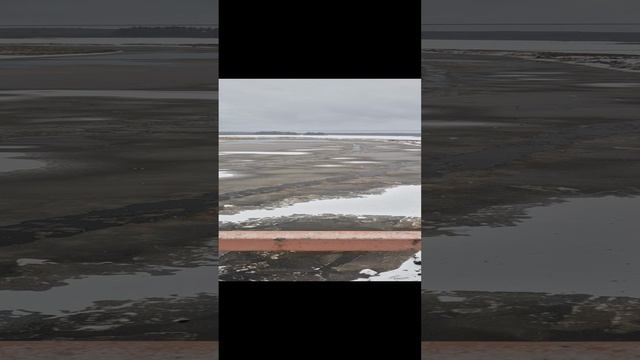 когда сильно хочется на рыбалку на лодке, и лед не помеха.