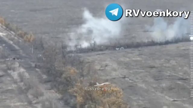 🇷🇺🇺🇦Т-80 1 танковой армии прямой наводкой бьют по позициям противника на Купянском направлении