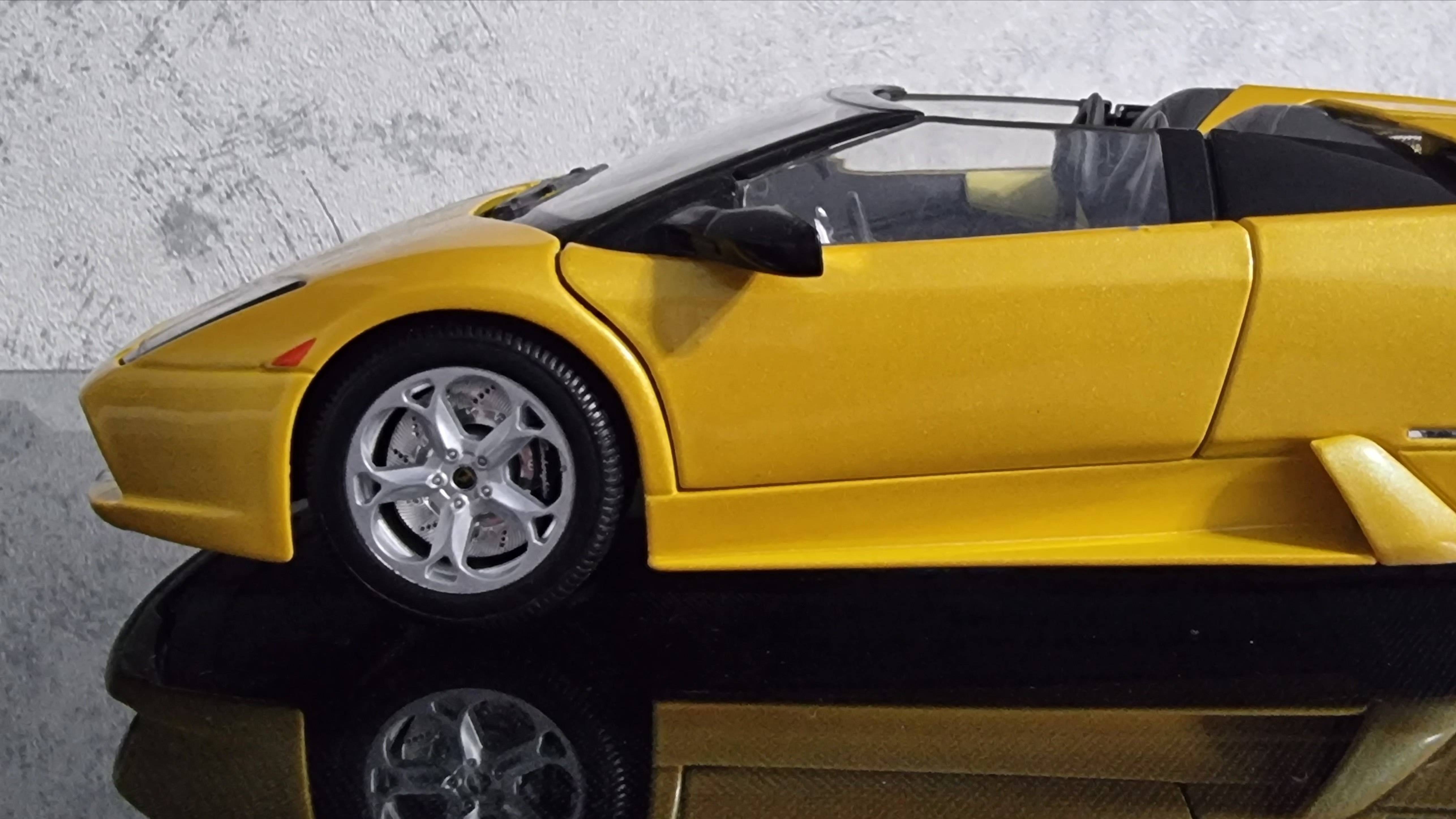 Lamborghini Murcielago Roadster от Bburago 1:18