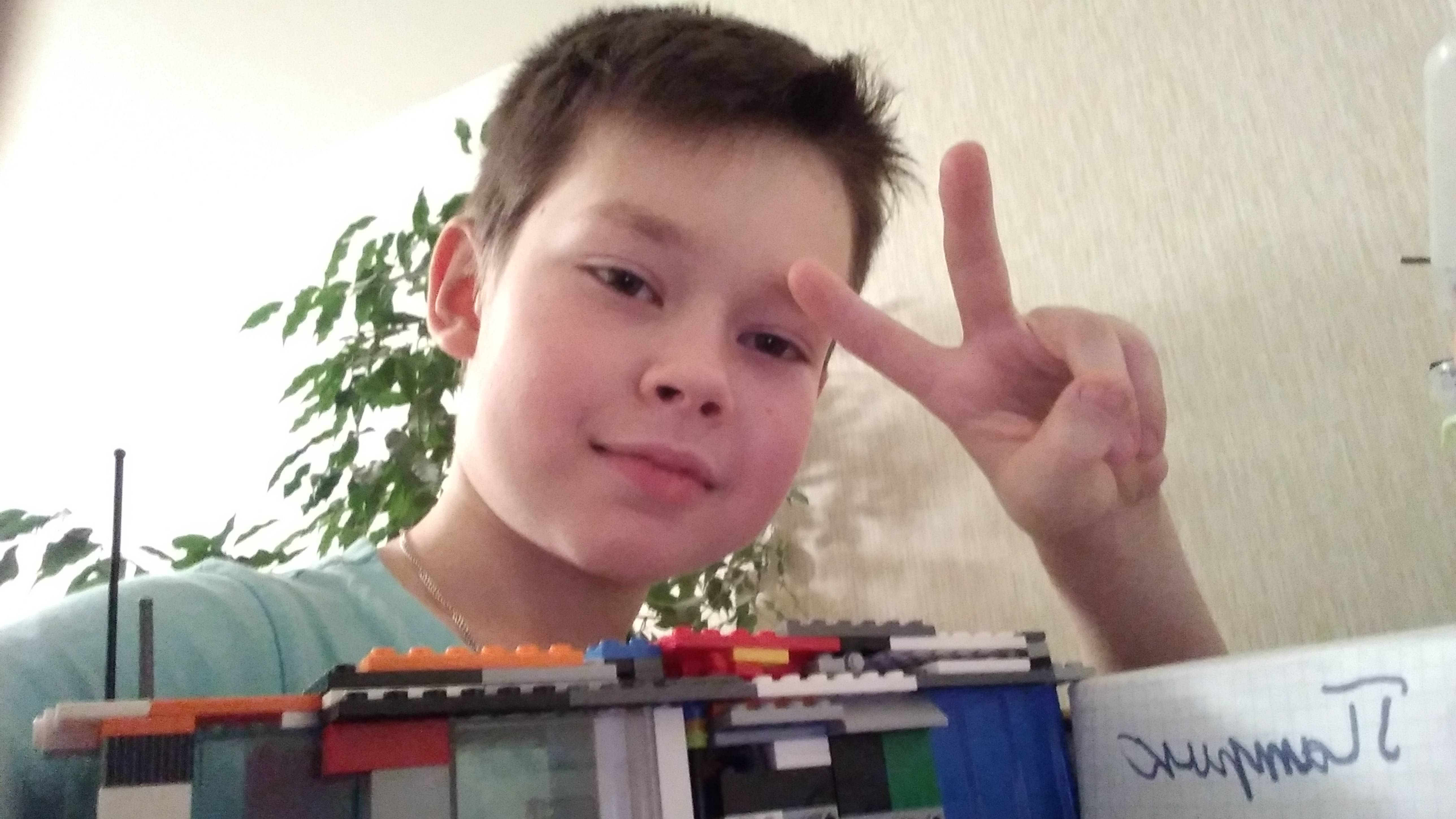 Обзор двух моих Лего (Lego) самоделок: прицеп и штаб на колёсах