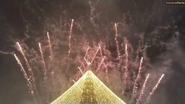 Ёлочка Гори !!!! Зажжение праздничной новогодней ёлки возле IMall !!!!