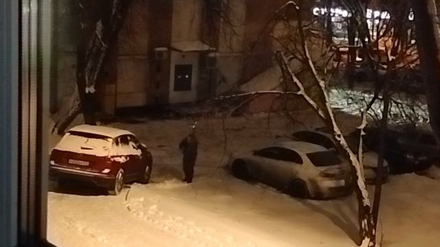 застрял на бордюре