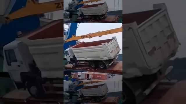 Уронили грузовичок