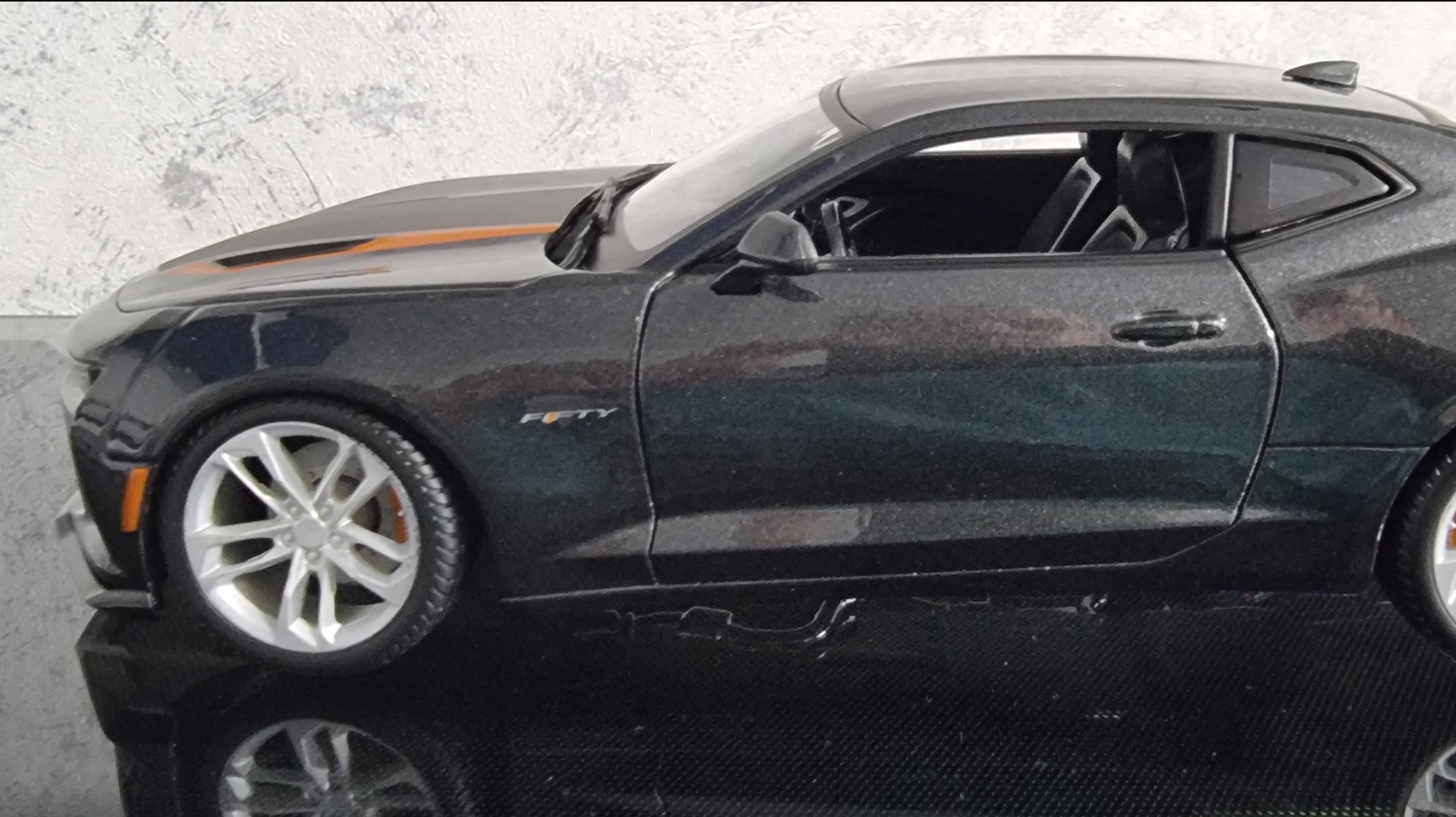 Chevrolet Camaro 50th Anniversary от Maisto 1:18