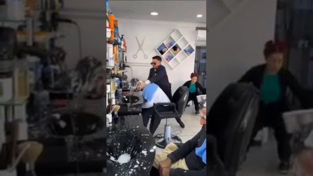 Вот это парикмахер)