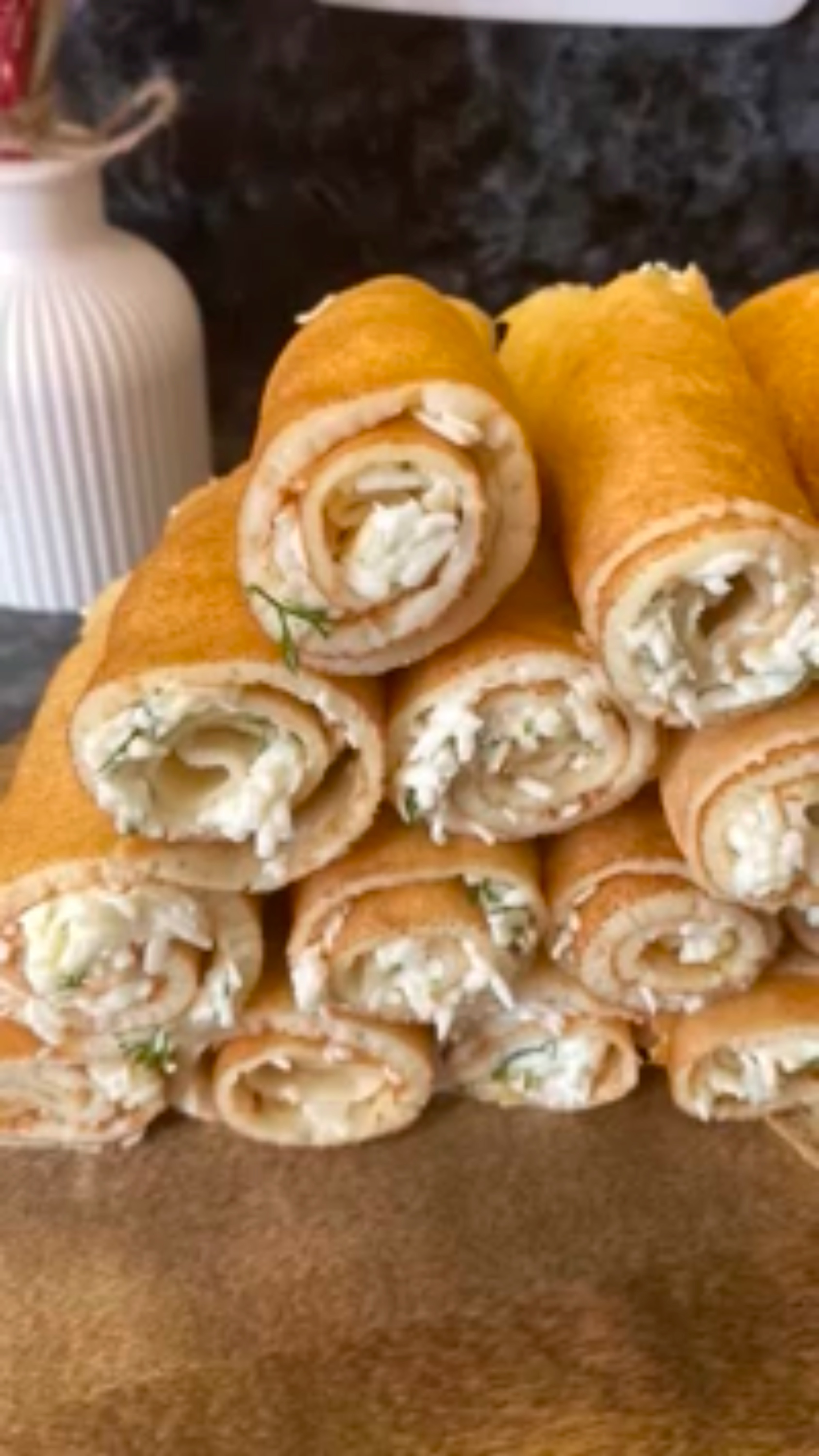 Фаршированные блины плавленным сыром, чесноком и майонезом🥞
