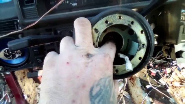 Как снять спортивный руль в автомобиле ВАЗ 2109 1997г