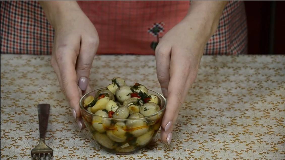 Съедят первыми: Вкусные маринованные шампиньоны - быстрый рецепт в домашних условиях
