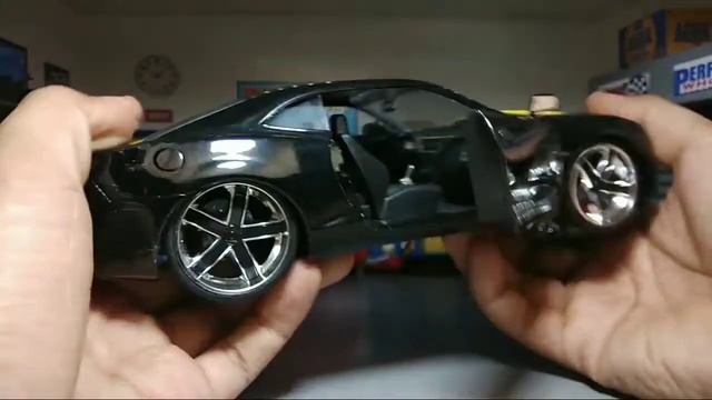 Jada 1/24 2010 Chevy Camaro Black Yellow