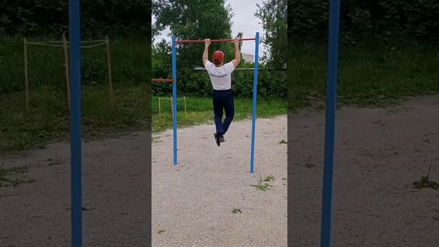 Подтягивания на уличном турнике ApolonSport