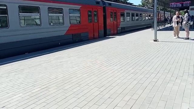 Электропоезд ЭД9М-0164 в 4х вагонной составности!