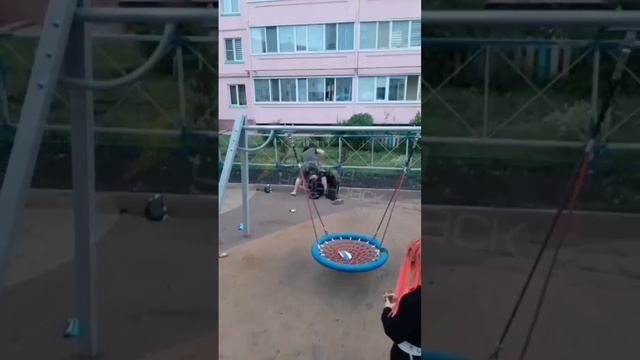 Конченная обезьяна,избила пенсионера до полусмерти,на глазах у детей