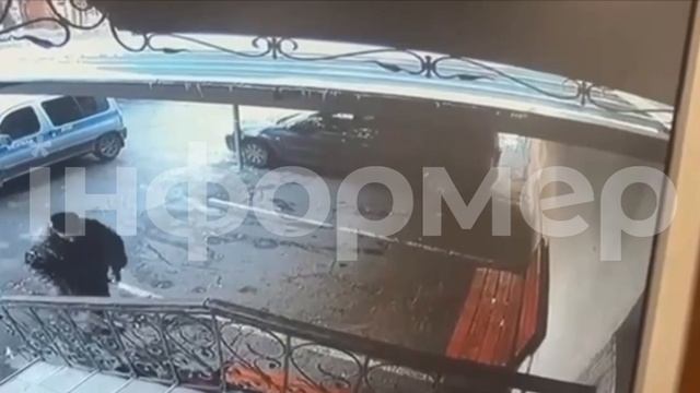 В Днепропетровске на улице Степана Бандеры взорвалась машина, сообщает местное гестапо.  В укр...