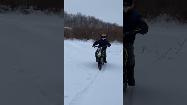 на шипах
